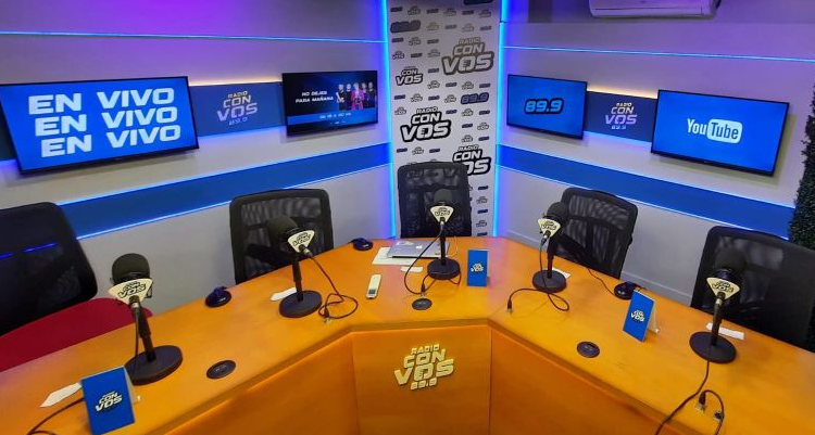 Radio Con Vos modifica su programación y levanta varios ciclos