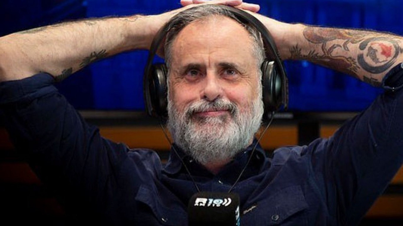 Jorge Rial fue dado de alta y regresa al país en un avión sanitario. Jorge Rial fue dado de alta y regresa al país en un avión sanitario.